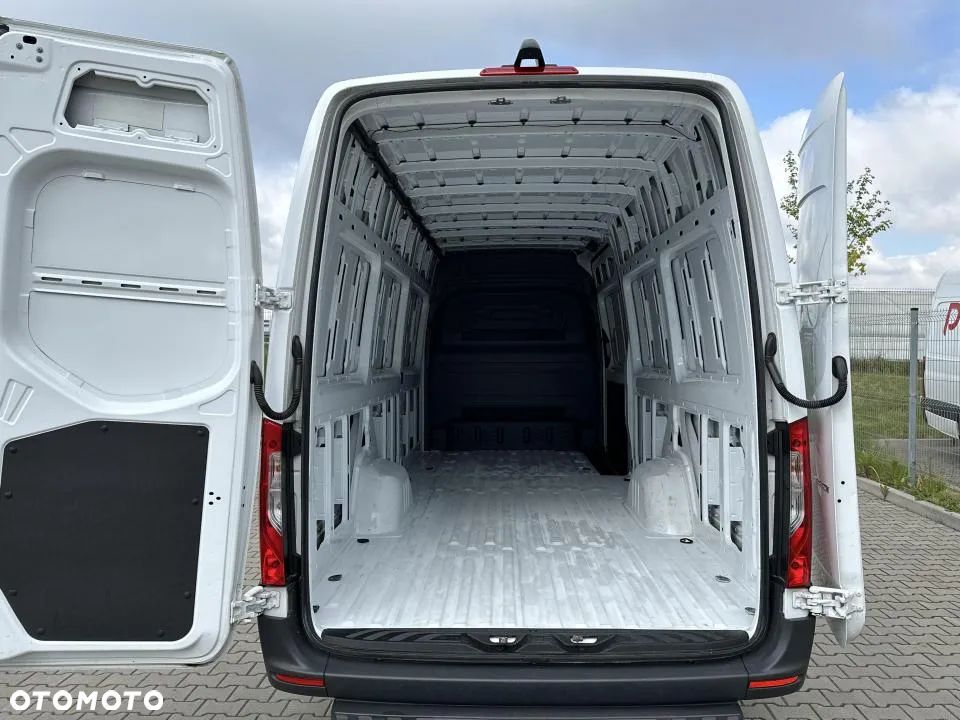 Mercedes-Benz Sprinter - 23