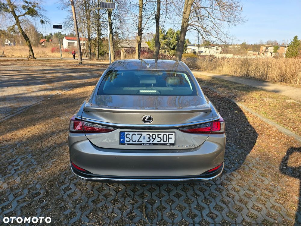 Lexus ES - 6