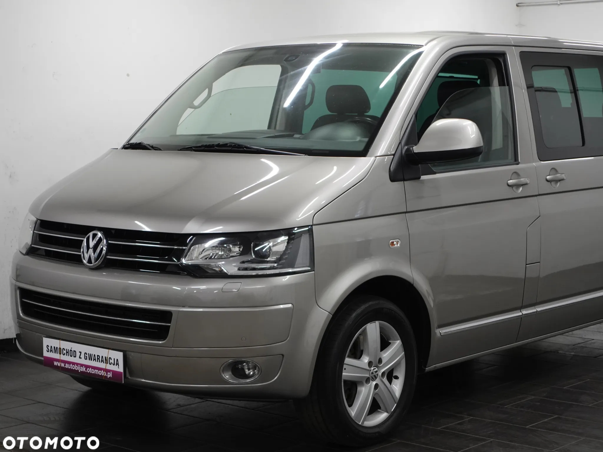 Volkswagen Multivan - 15