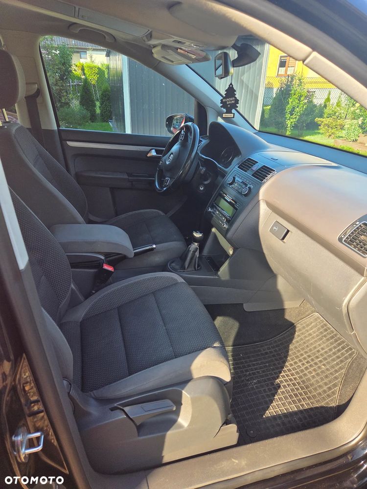 Volkswagen Touran - 16