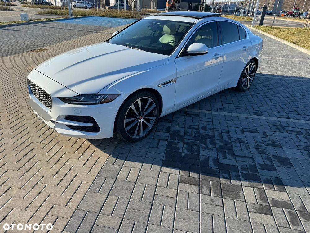 Jaguar XE - 9