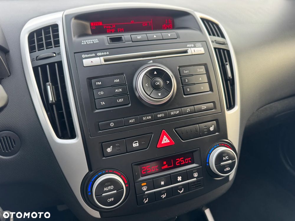 Kia Ceed 1.6 CVVT SW Dream-Team Edition - 20