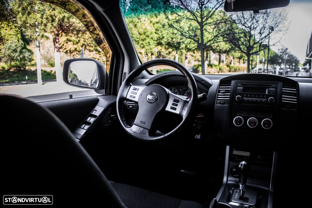 Nissan Navara 2.5 dCi CD SE AT 4WD - 32