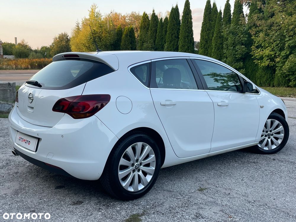 Opel Astra 1.4 Turbo Exklusiv - 2