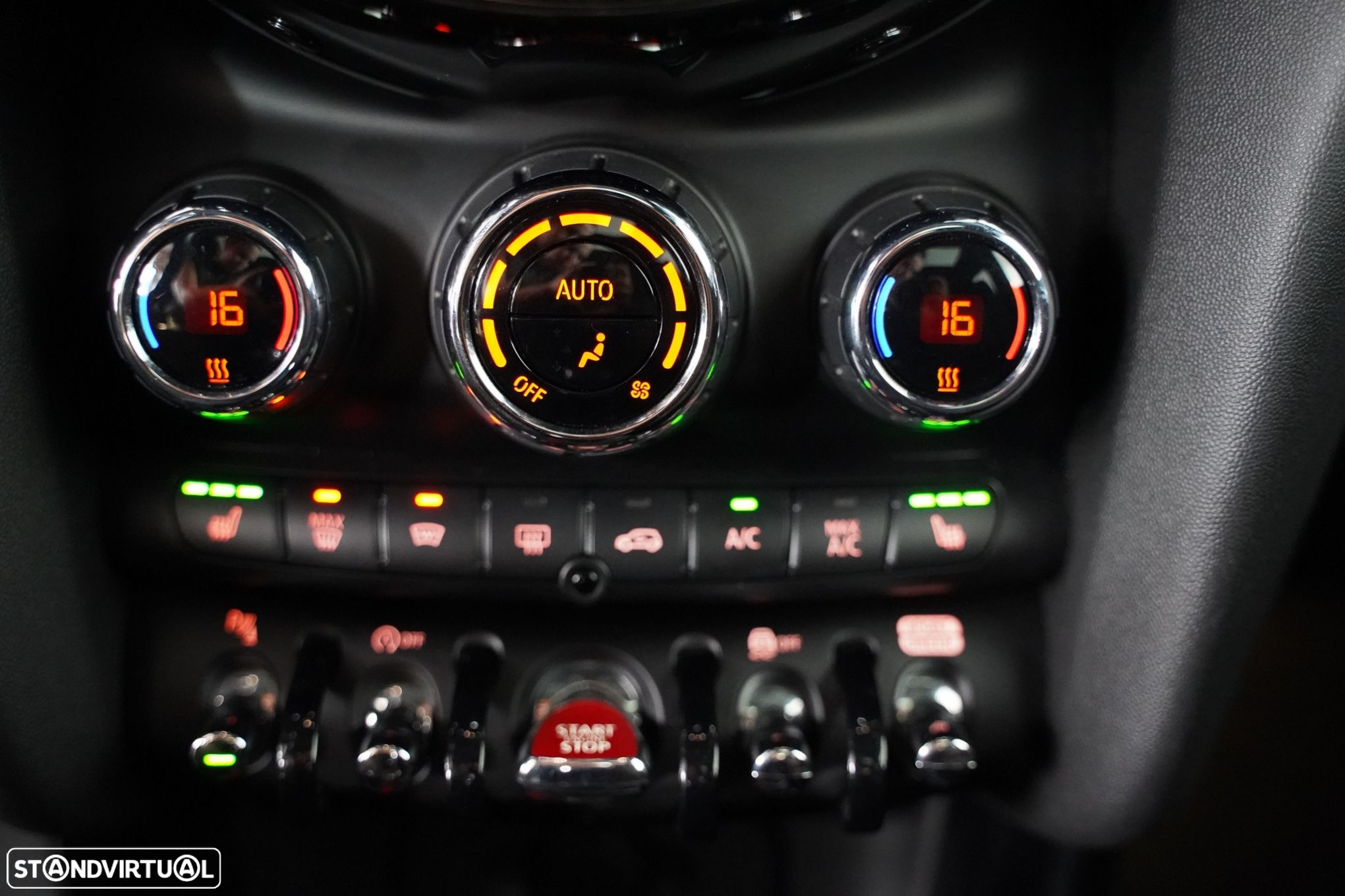 MINI 3 Portas Cooper D Auto - 19