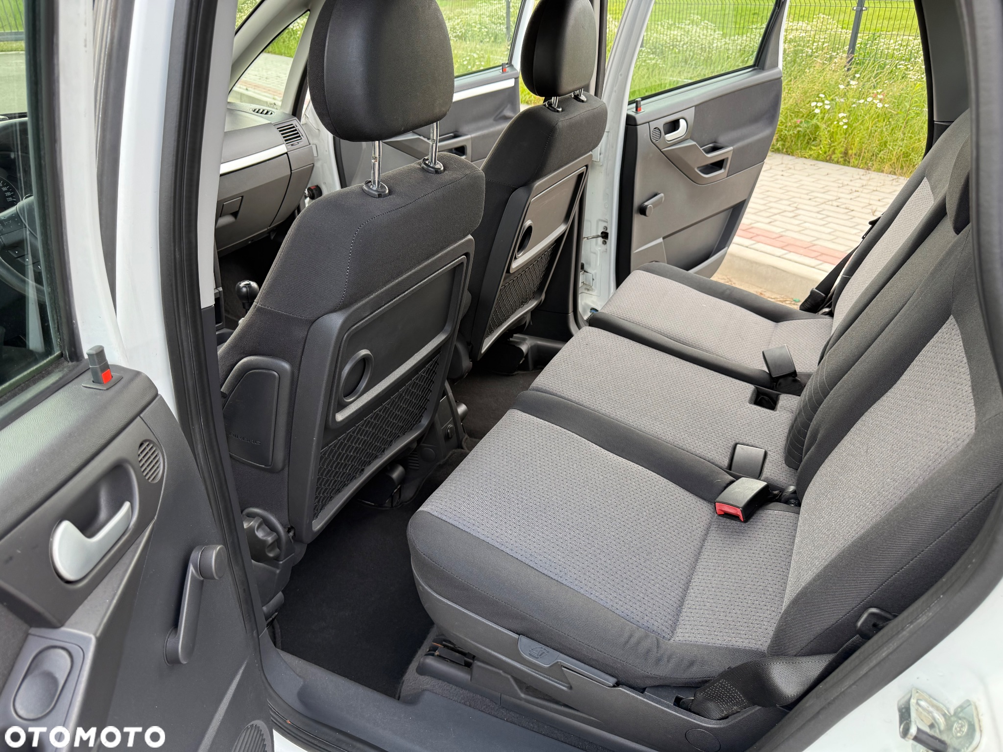 Opel Meriva 1.6 16V (Essentia) - 15