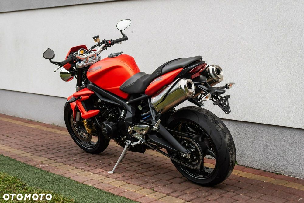 Triumph Street Triple - 4