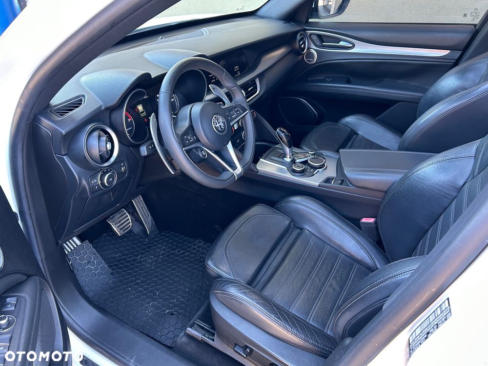 Alfa Romeo Stelvio 2.0 Turbo 16V AT8-Q4 Veloce Ti - 11
