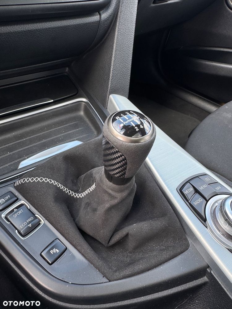 BMW Seria 3 320d DPF Edition Sport - 28