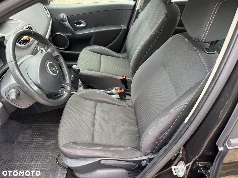 Renault Clio - 24