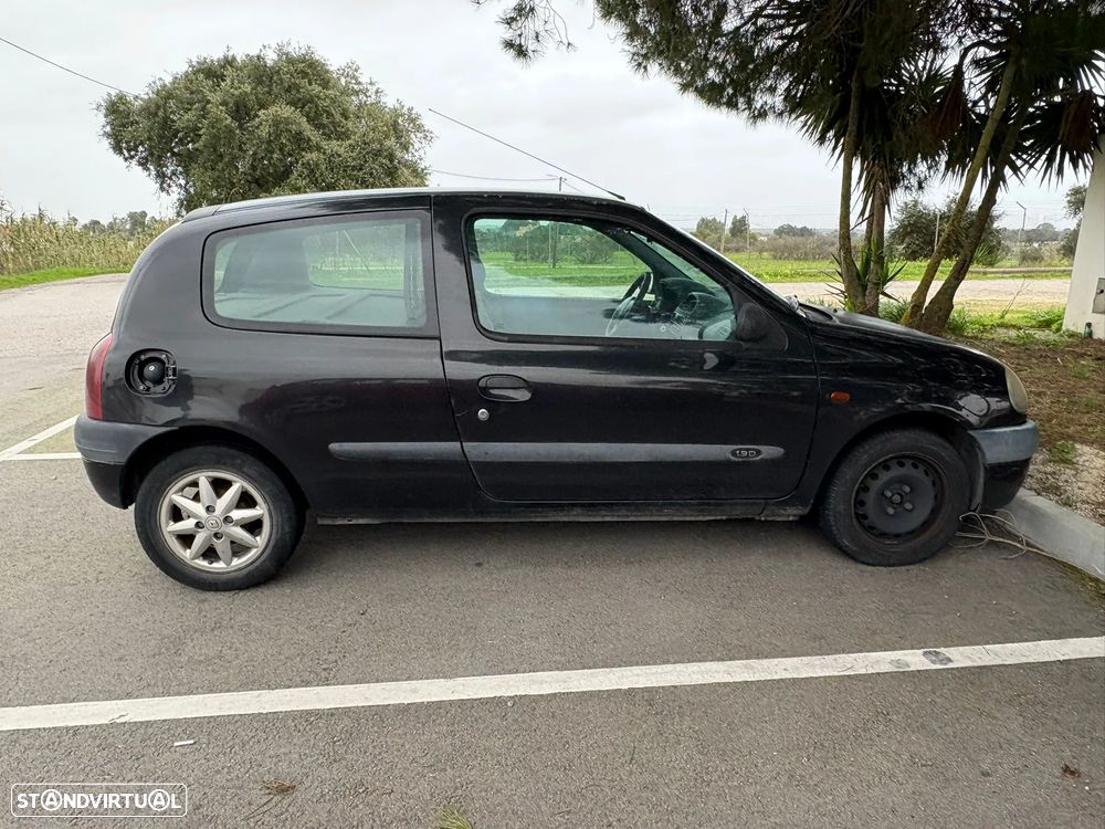 Renault Clio 1.9 D RN - 1