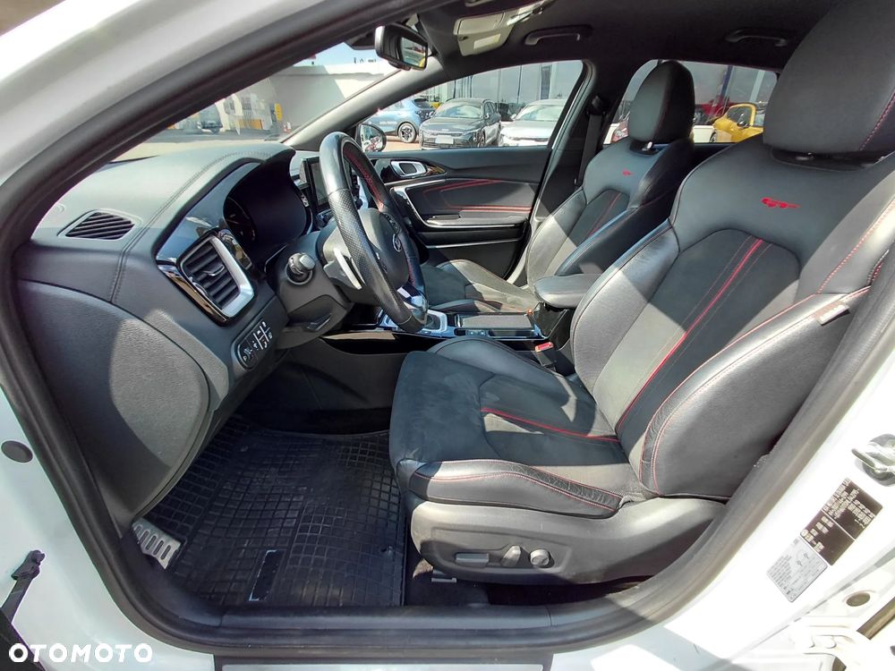 Kia ProCeed - 12