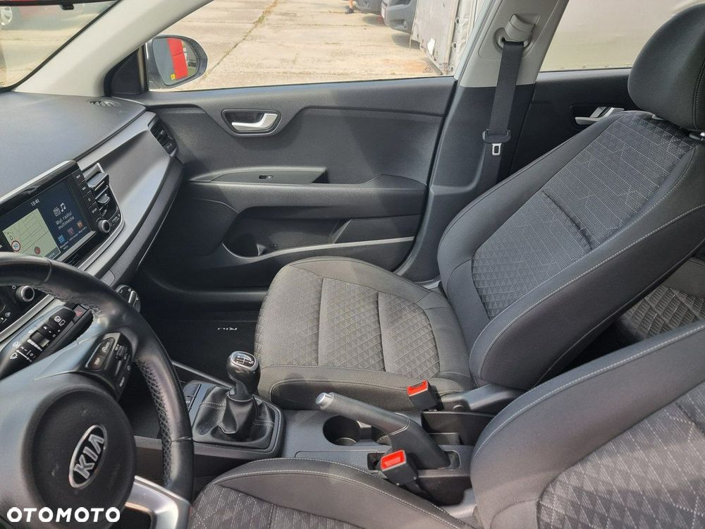 Kia Rio - 11