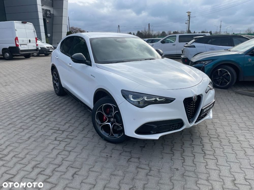 Alfa Romeo Stelvio - 8
