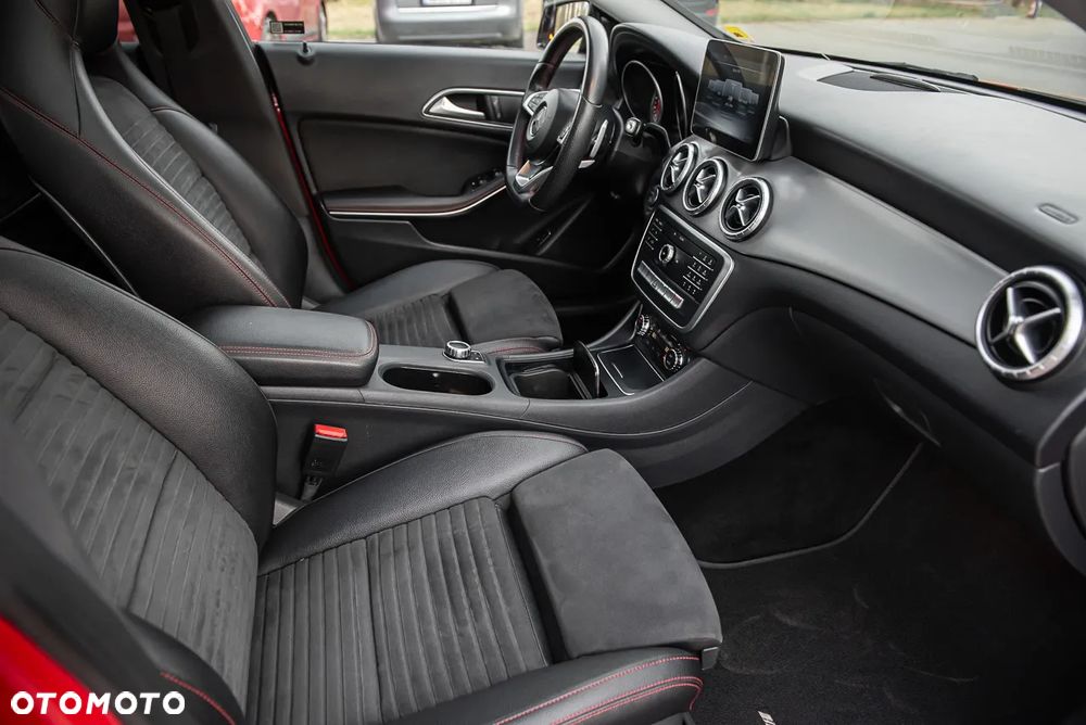 Mercedes-Benz CLA 200 7G-DCT AMG Line - 17