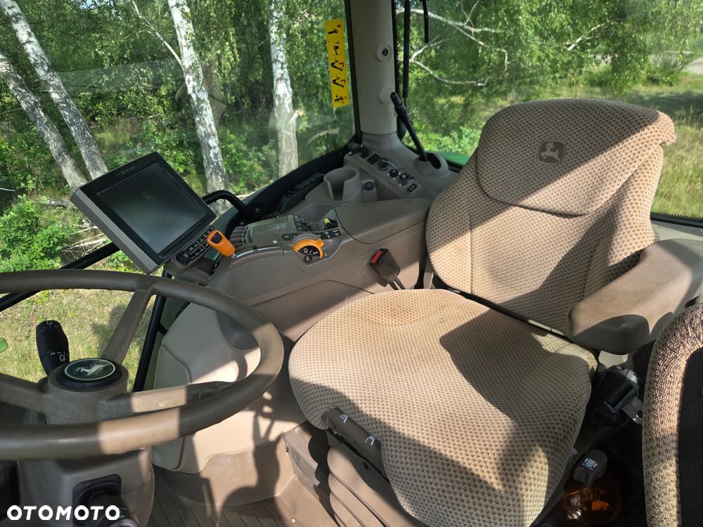 John Deere 6215R - 8