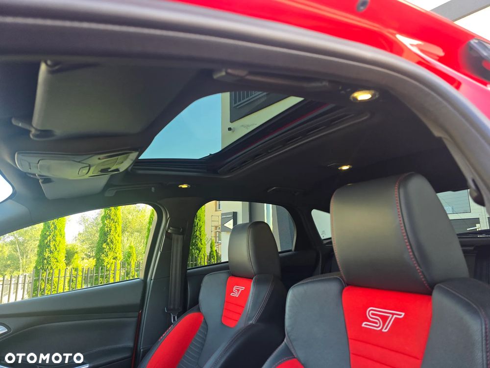 Ford Focus 2.0 EcoBoost ST mit Leder-Sport-Paket - 18