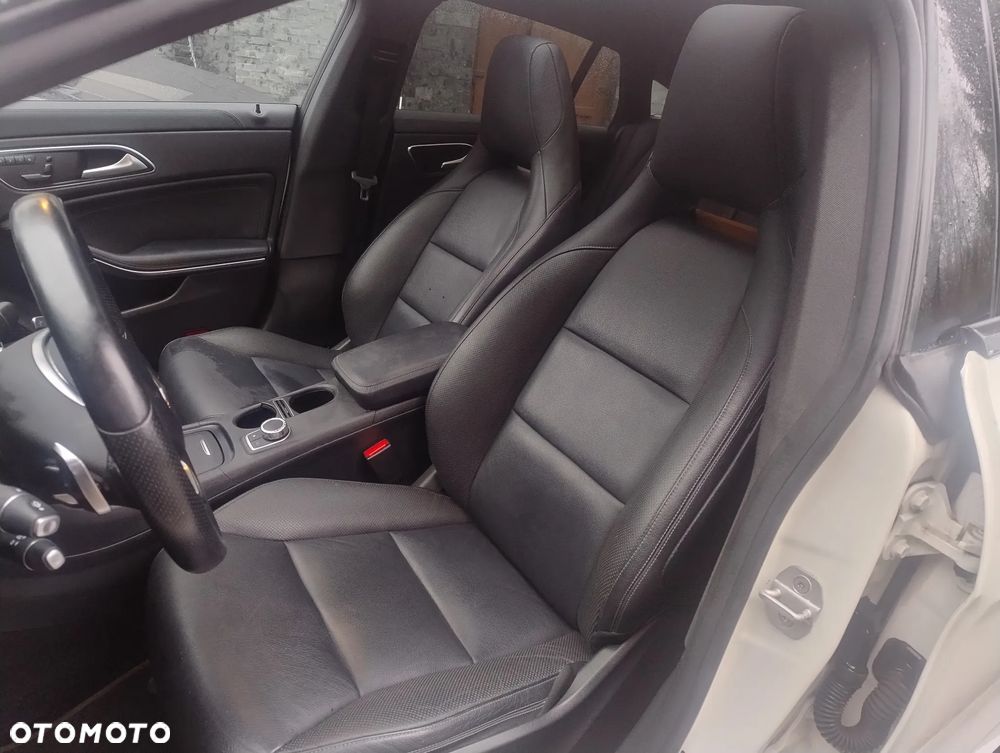 Mercedes-Benz CLA 250 4Matic 7G-DCT AMG Line - 12