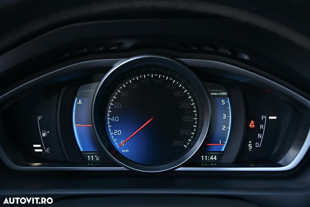 Volvo V40 D3 Geartronic RDesign - 15