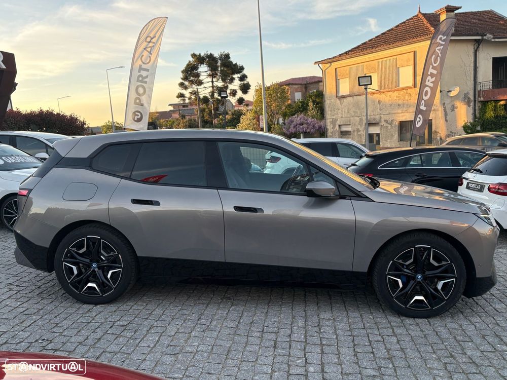 BMW iX xDrive 40 Pack Desportivo - 9