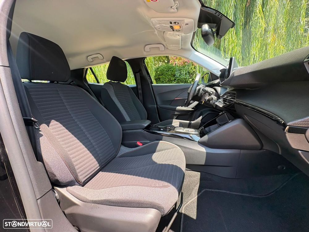 Peugeot 2008 1.2 PureTech Allure EAT8 - 31