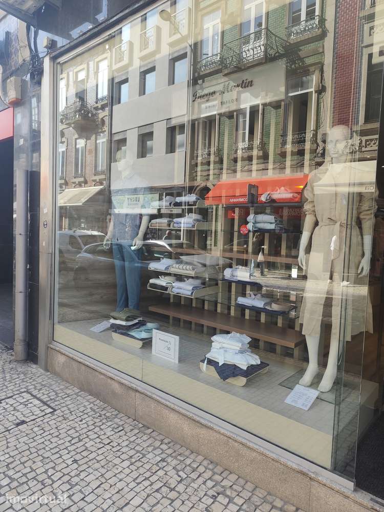 Trespasse de loja de roupa junto ao Mercado do Bolhão - Baixa do Porto - Grande imagem: 3/7