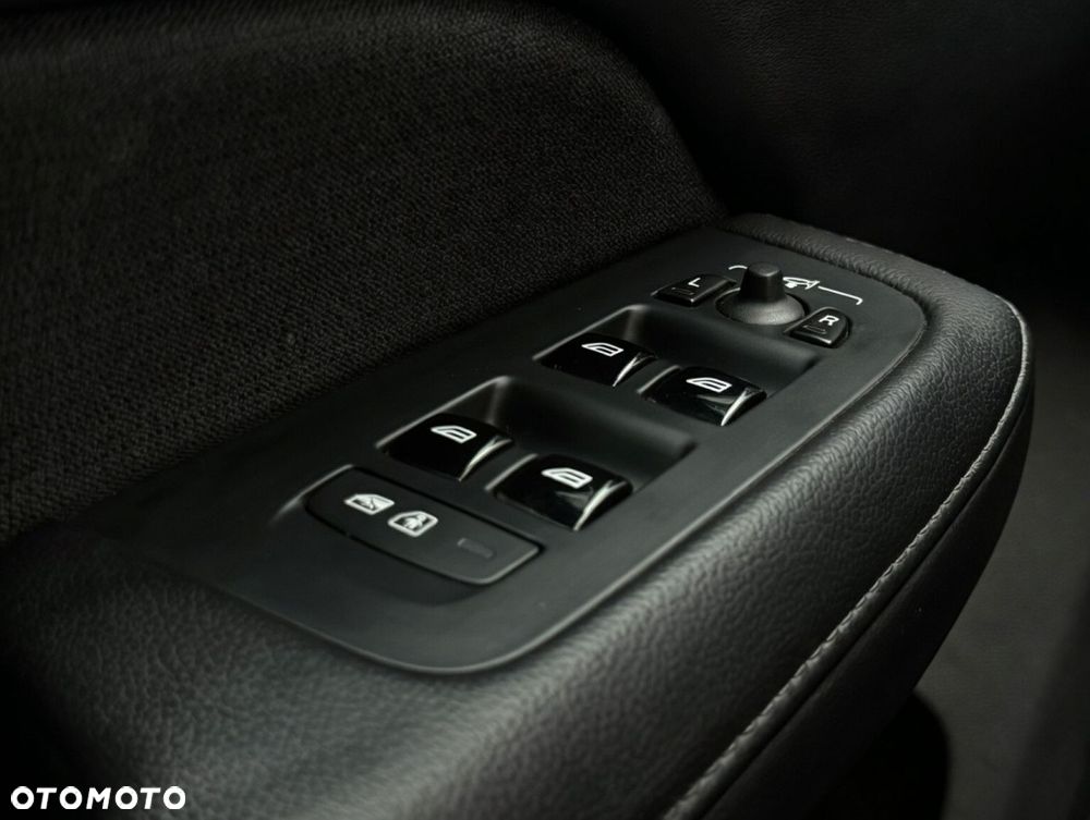 Volvo V60 Cross Country - 32