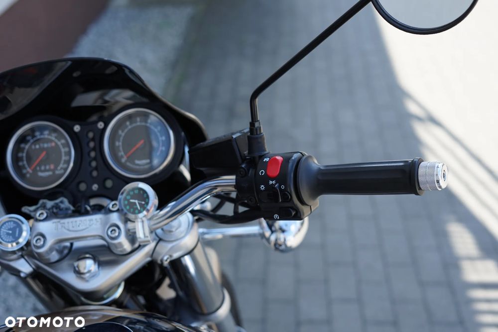 Triumph Thunderbird - 17