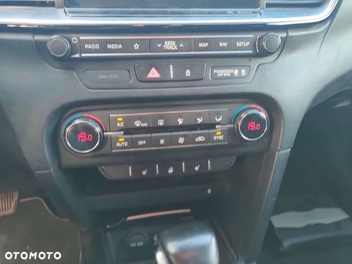 Kia Ceed 1.4 T-GDI L Business Line Plus DCT - 17