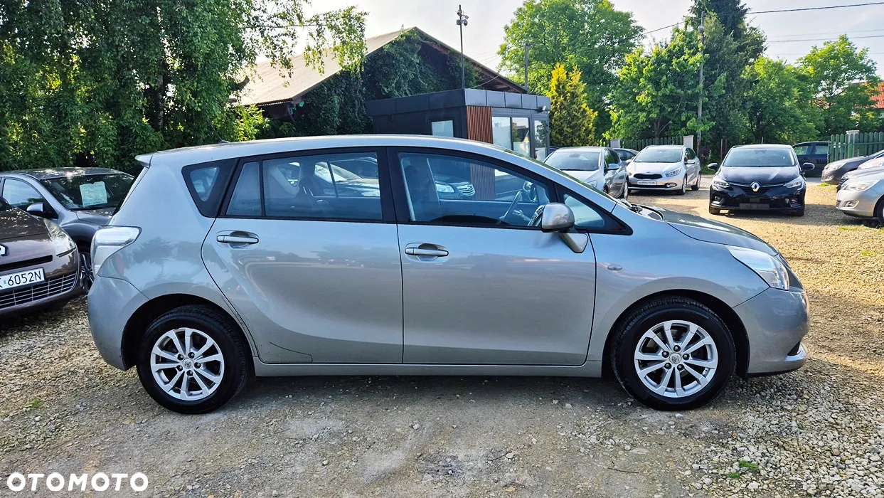 Toyota Verso 1.8 Executive - 12