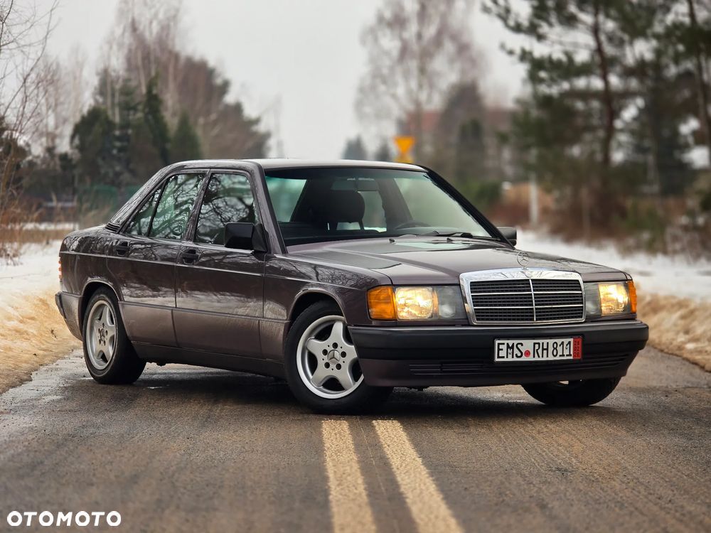 Mercedes-Benz W201 (190) - 1