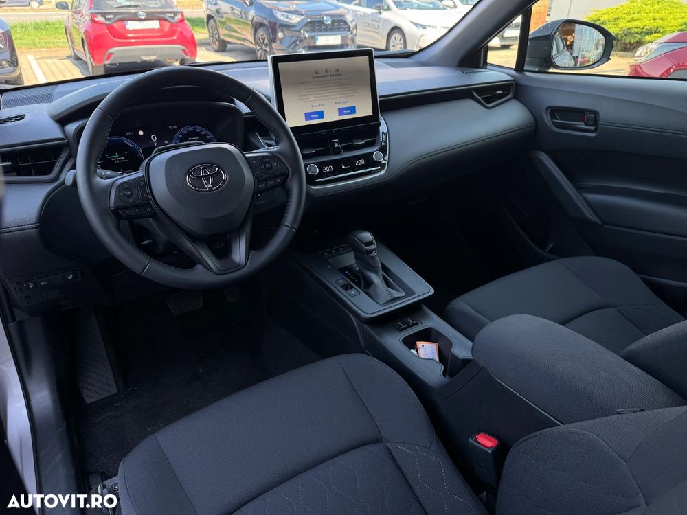 Toyota Corolla Cross - 12