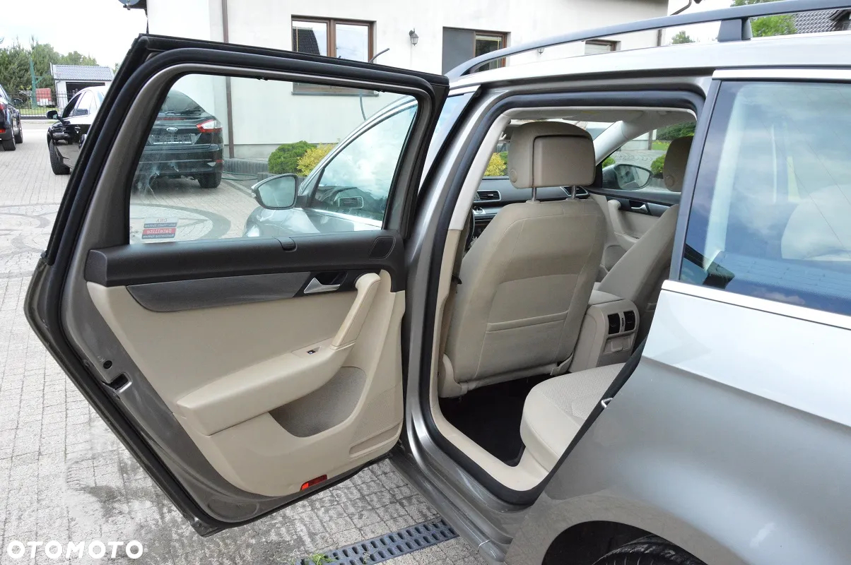 Volkswagen Passat 2.0 TDI Comfortline DSG - 28