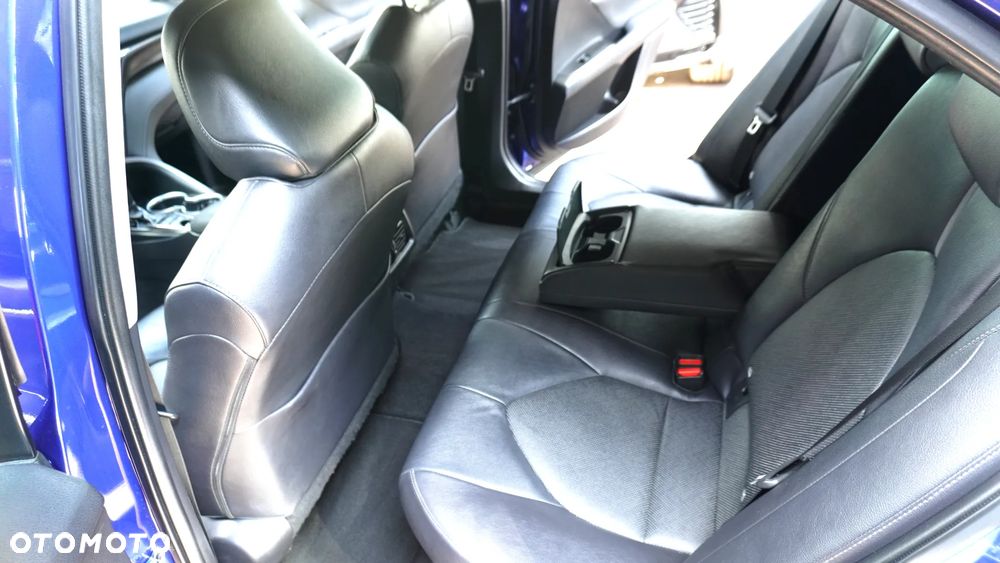 Toyota Camry 2.5 Hybrid Executive CVT - 23