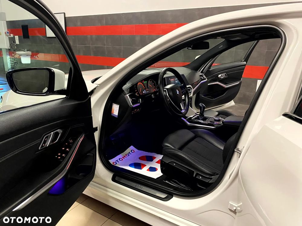 BMW Seria 3 320d - 16