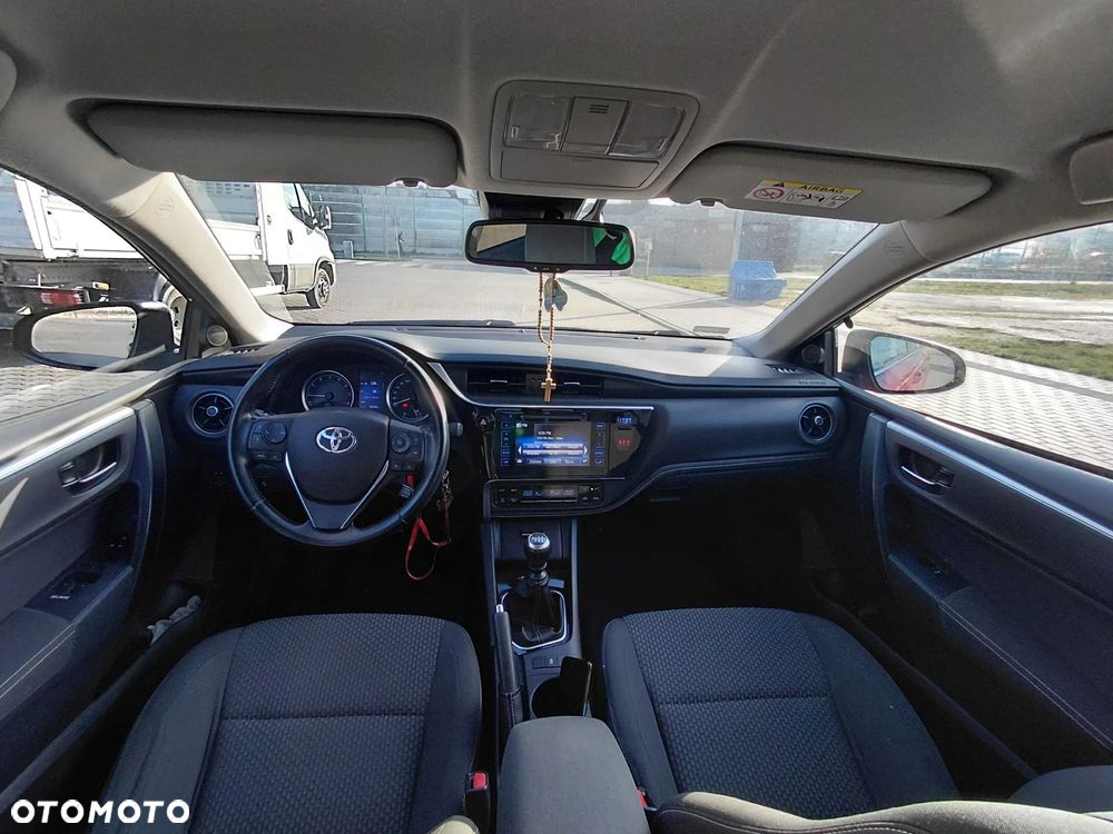 Toyota Corolla 1.6 Executive - 11