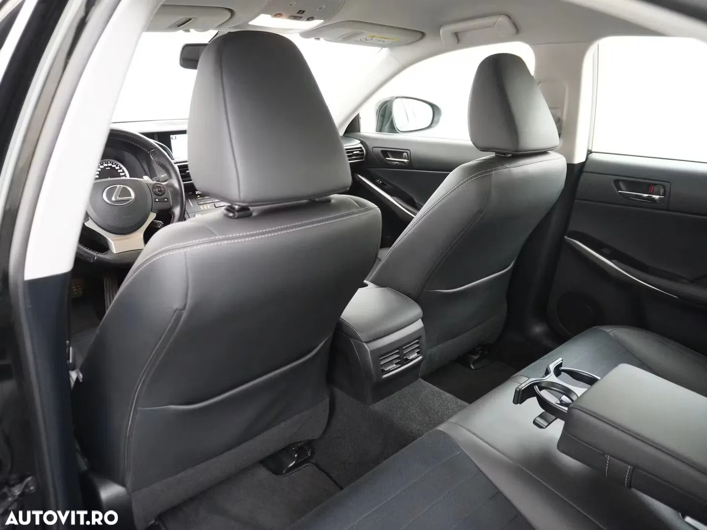 Lexus Seria IS 300h - 22