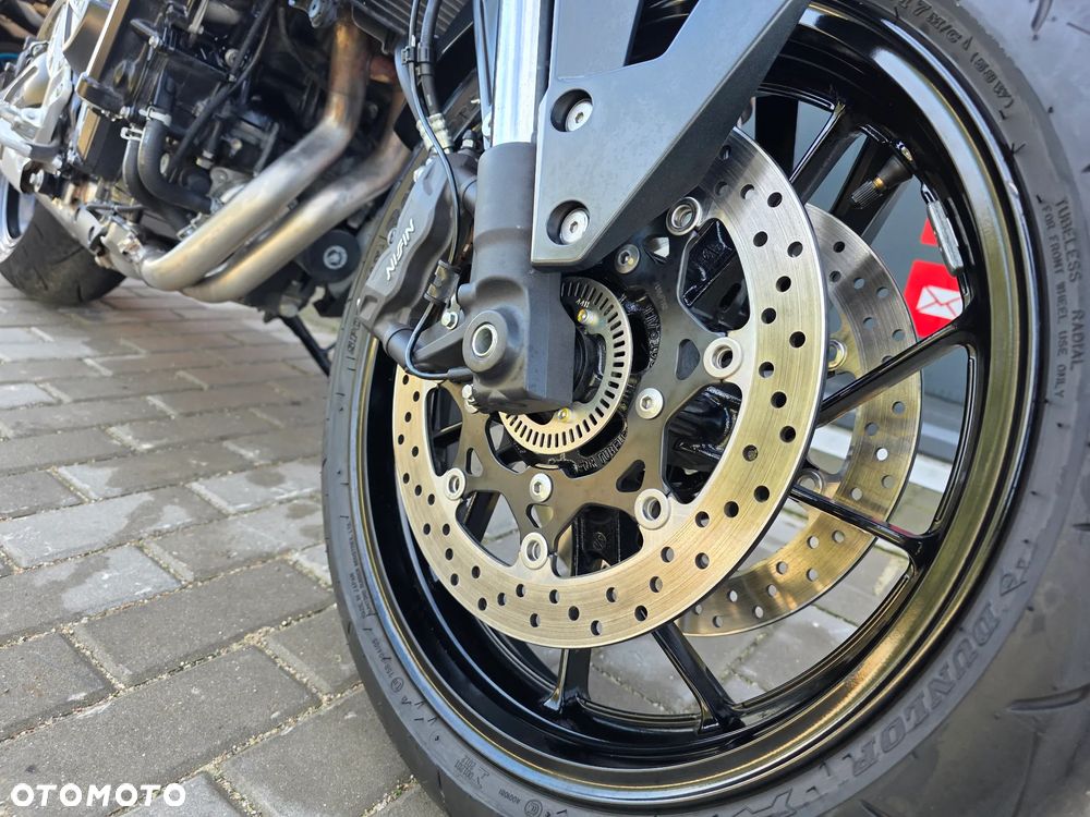 Suzuki GSX - 26