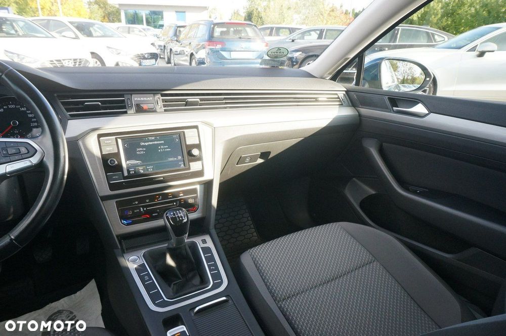 Volkswagen Passat - 16