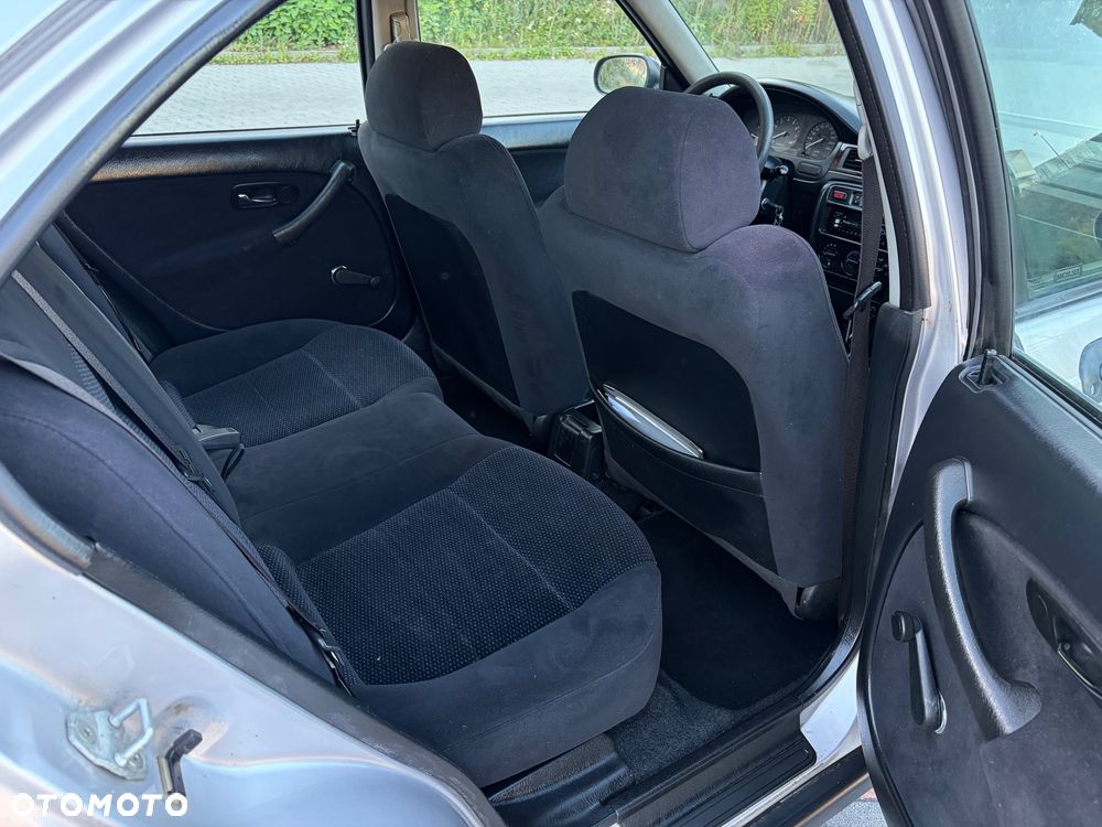 Honda Civic 1.4i S - 12