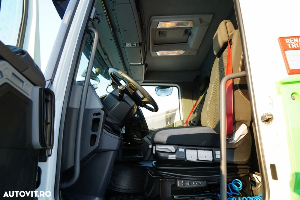 Renault T 430 / 6x2 / REFRIGERAT -9 M / UNITATE CARRIER SUPRA 1250 / platformă elevatoare / oblon rulant / punte de ridicare / direcție - 26