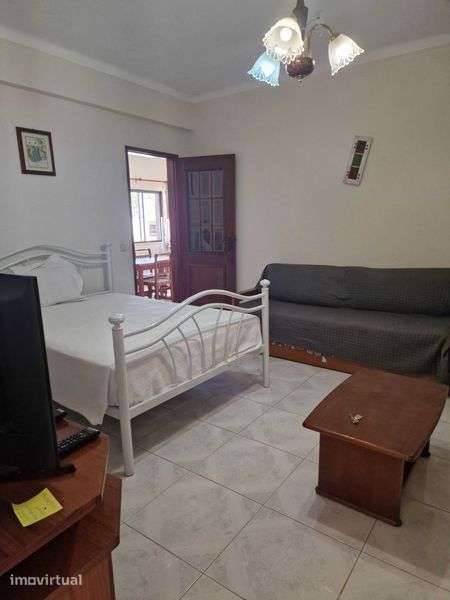 Arrenda-se casa inserida em moradia 10 de outubro a 10 de Junho 2027 - Grande imagem: 2/12