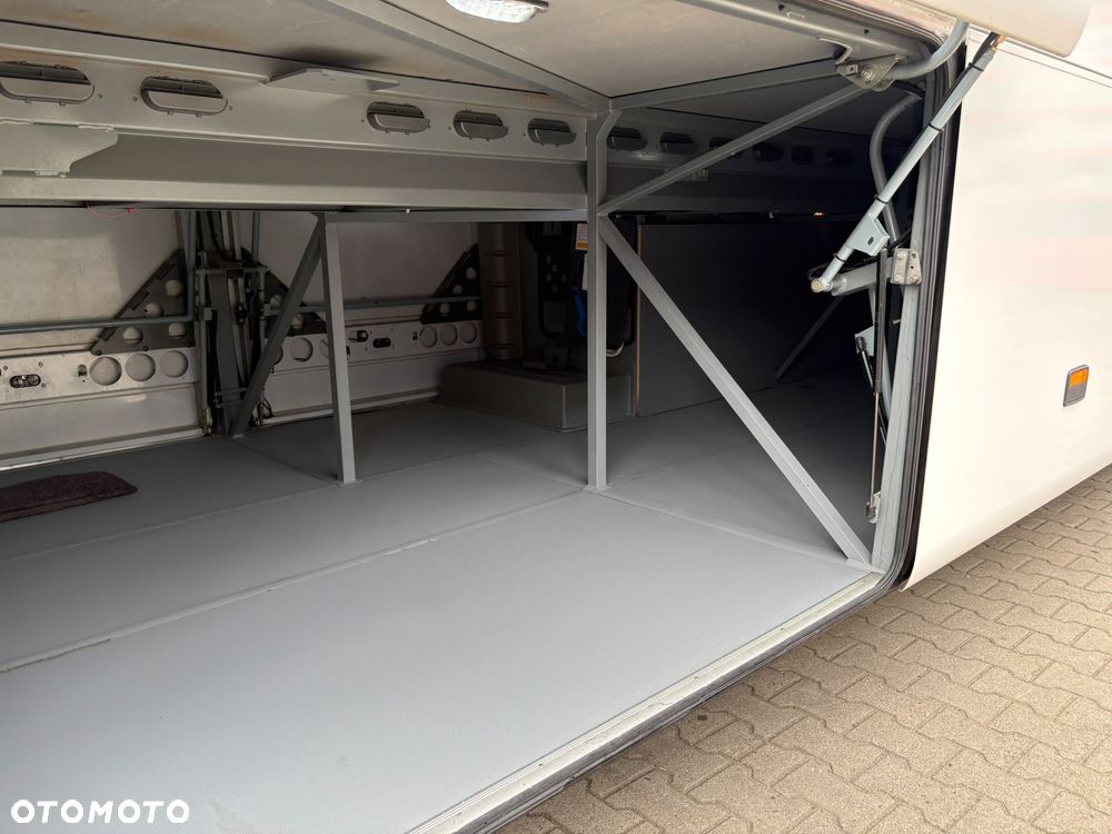 Mercedes-Benz Tourismo 17 ,14m 63 miejsca - 12