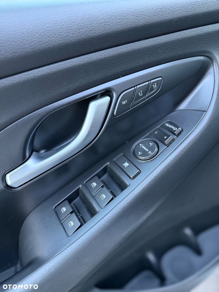 Hyundai i30 1.4 T-GDI Premiere Luxury DCT - 17