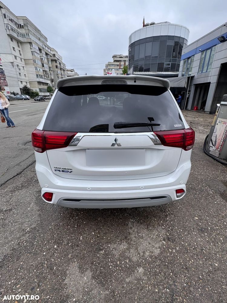 Mitsubishi Outlander PHEV 2.4 L 4X4 Instyle - 4