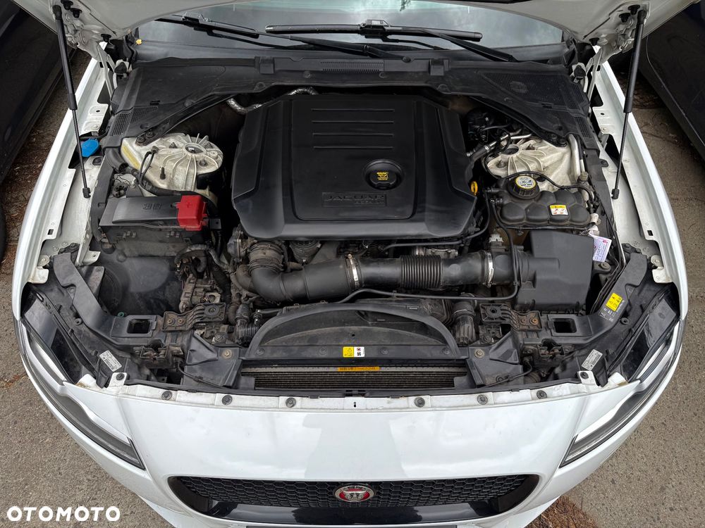 Jaguar XF 2.0 i4D R-Sport - 4