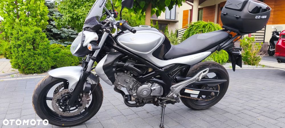 Suzuki Gladius - 7