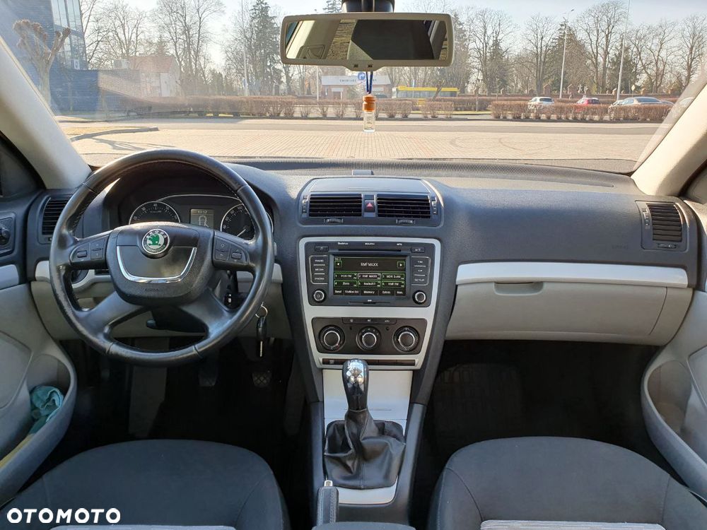 Skoda Octavia 1.6 Combi - 10