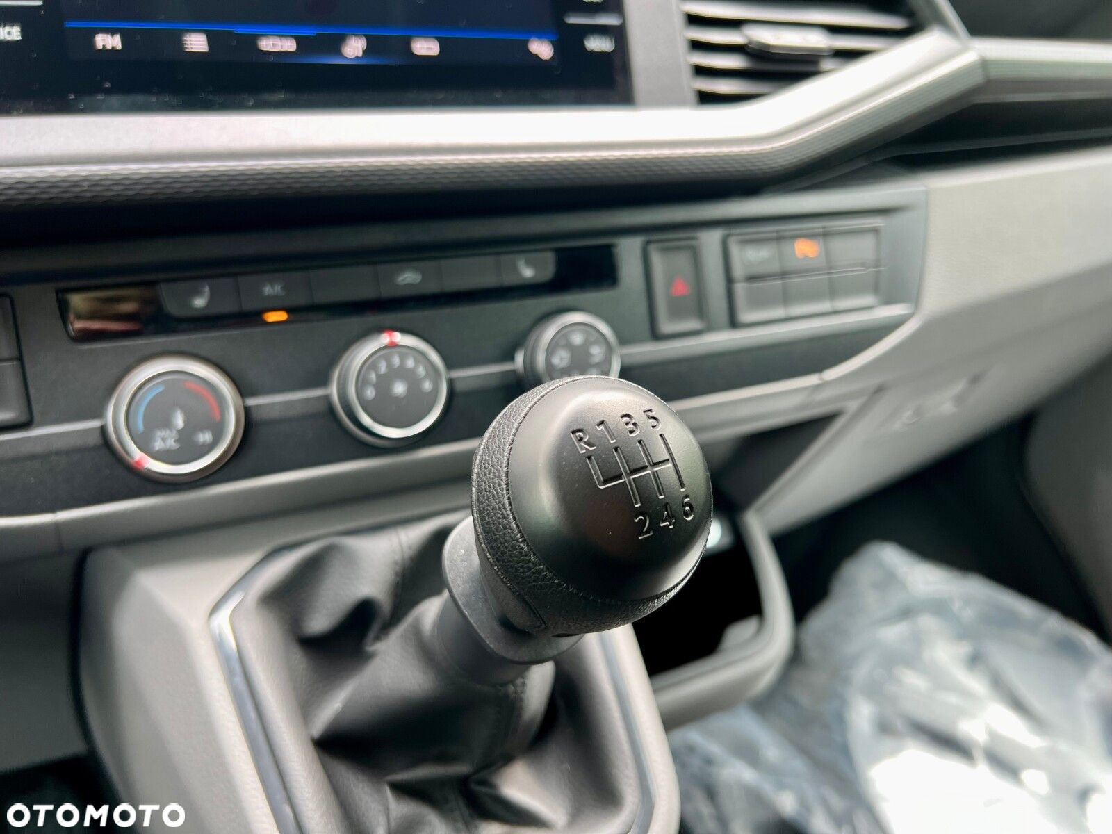 Volkswagen Transporter Transporter 6.1 Furgon silnik: 2,0 l TDI SCR 110 kW / skrzynia biegów: 6-biegowa manualna rozstaw osi: 3400 mm - 20