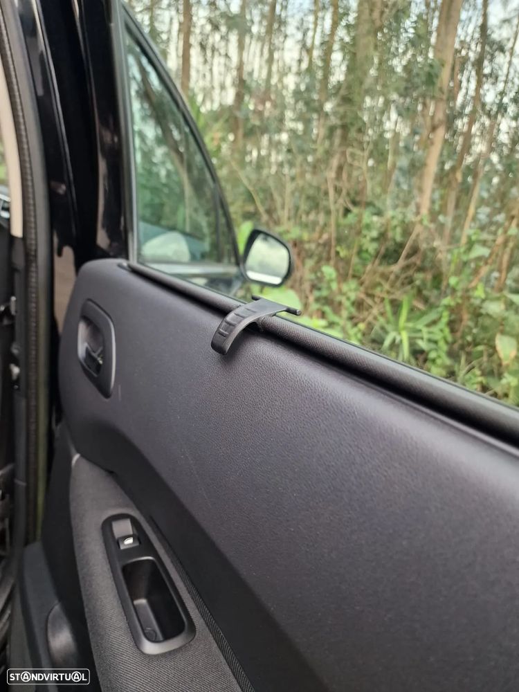 Peugeot 5008 1.6 HDi 7L Allure J17 - 17